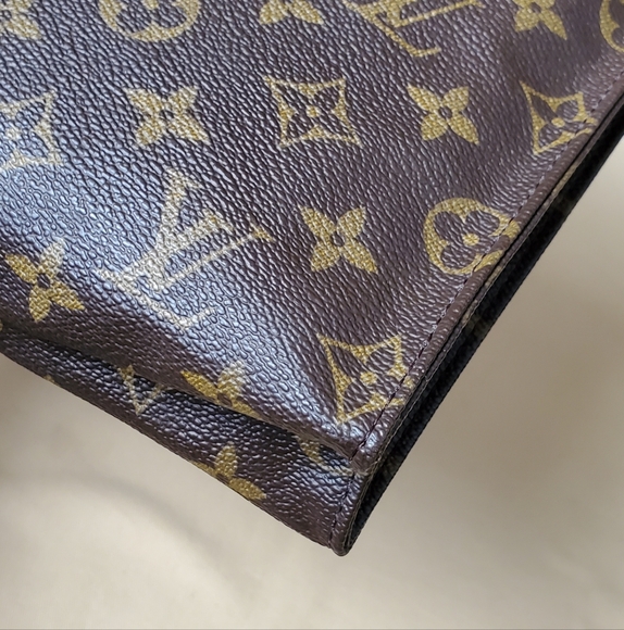 LOUIS VUITTON TOILETRY 26 COSMETIC BAG - Picture 7 of 16